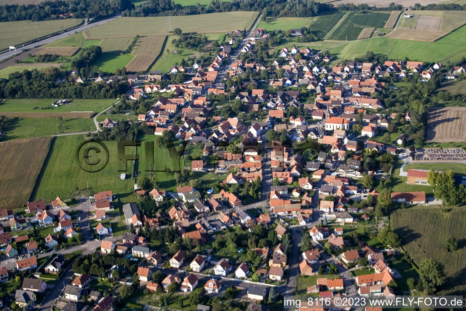 Rountzenheim im Bundesland Bas-Rhin, Frankreich aus der Drohnenperspektive