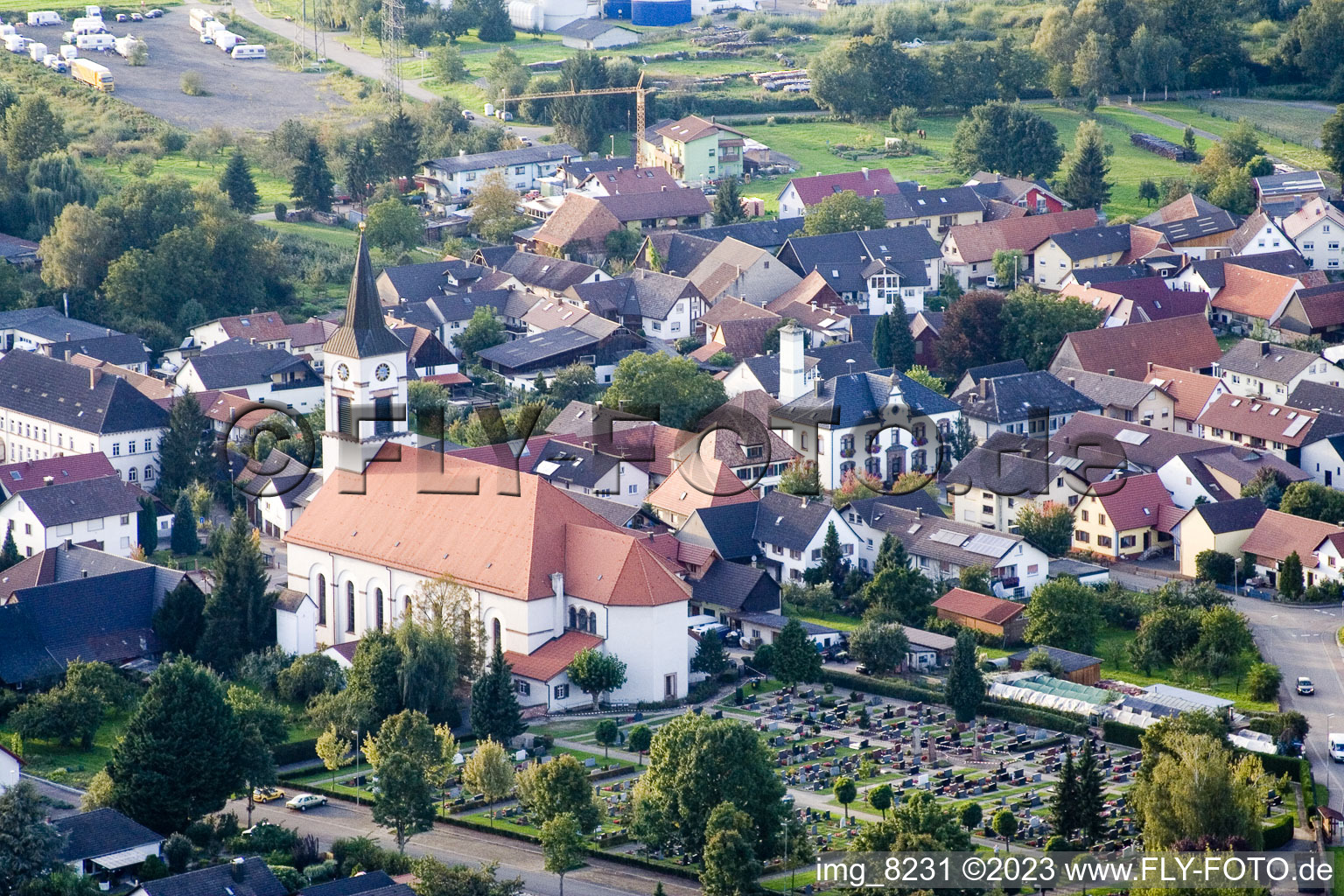 Luftaufnahme von Kirche im Ortsteil Urloffen in Appenweier im Bundesland Baden-Württemberg, Deutschland