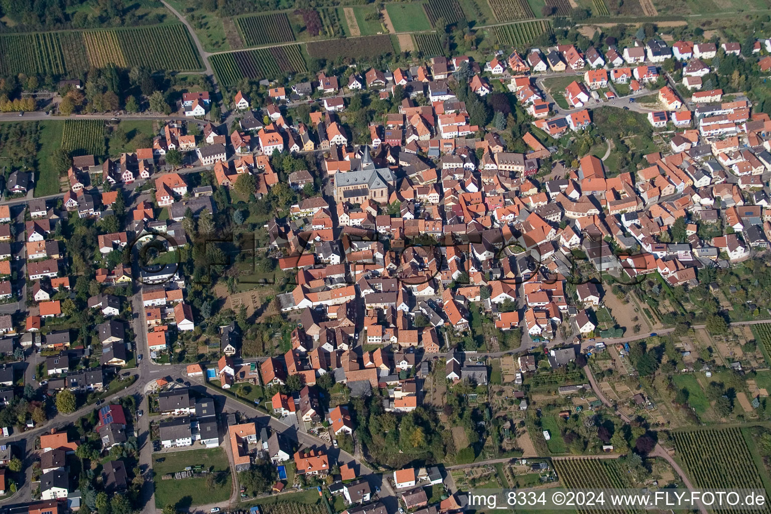 Ortsansicht der Straßen und Häuser der Wohngebiete im Ortsteil Arzheim in Landau in der Pfalz im Bundesland Rheinland-Pfalz, Deutschland aus der Luft