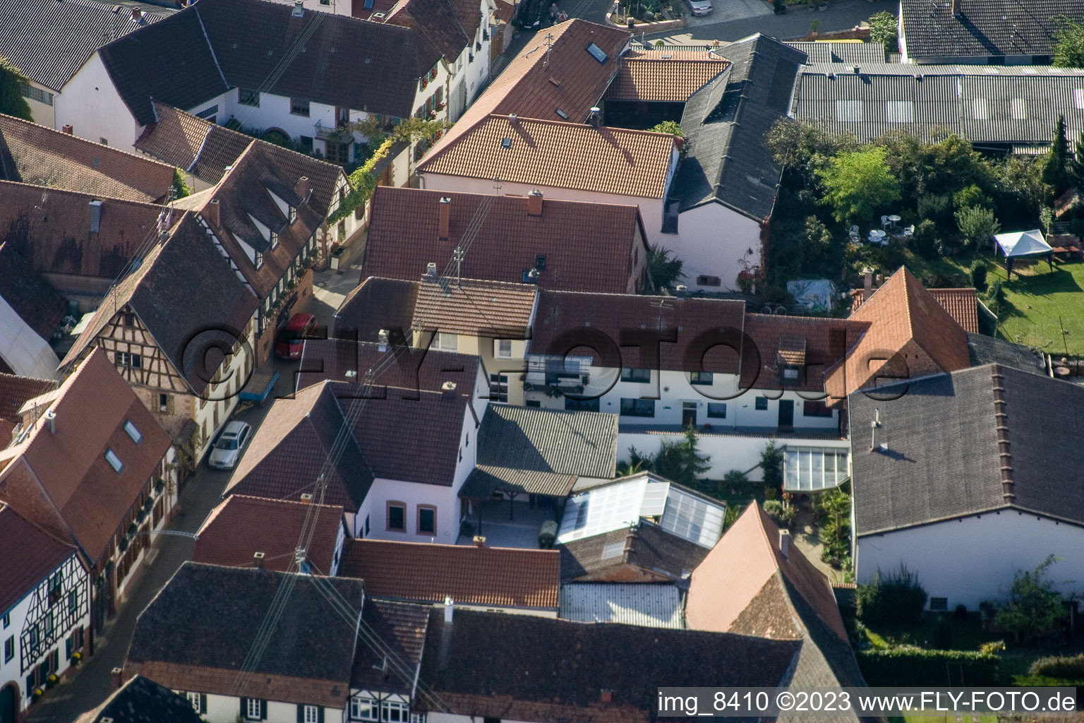 Drohnenbild von Birkweiler im Bundesland Rheinland-Pfalz, Deutschland