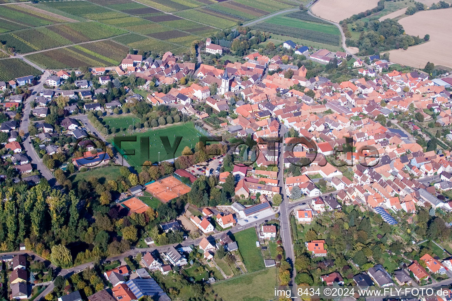 Dorf - Ansicht im Ortsteil Mörzheim in Landau in der Pfalz im Bundesland Rheinland-Pfalz, Deutschland