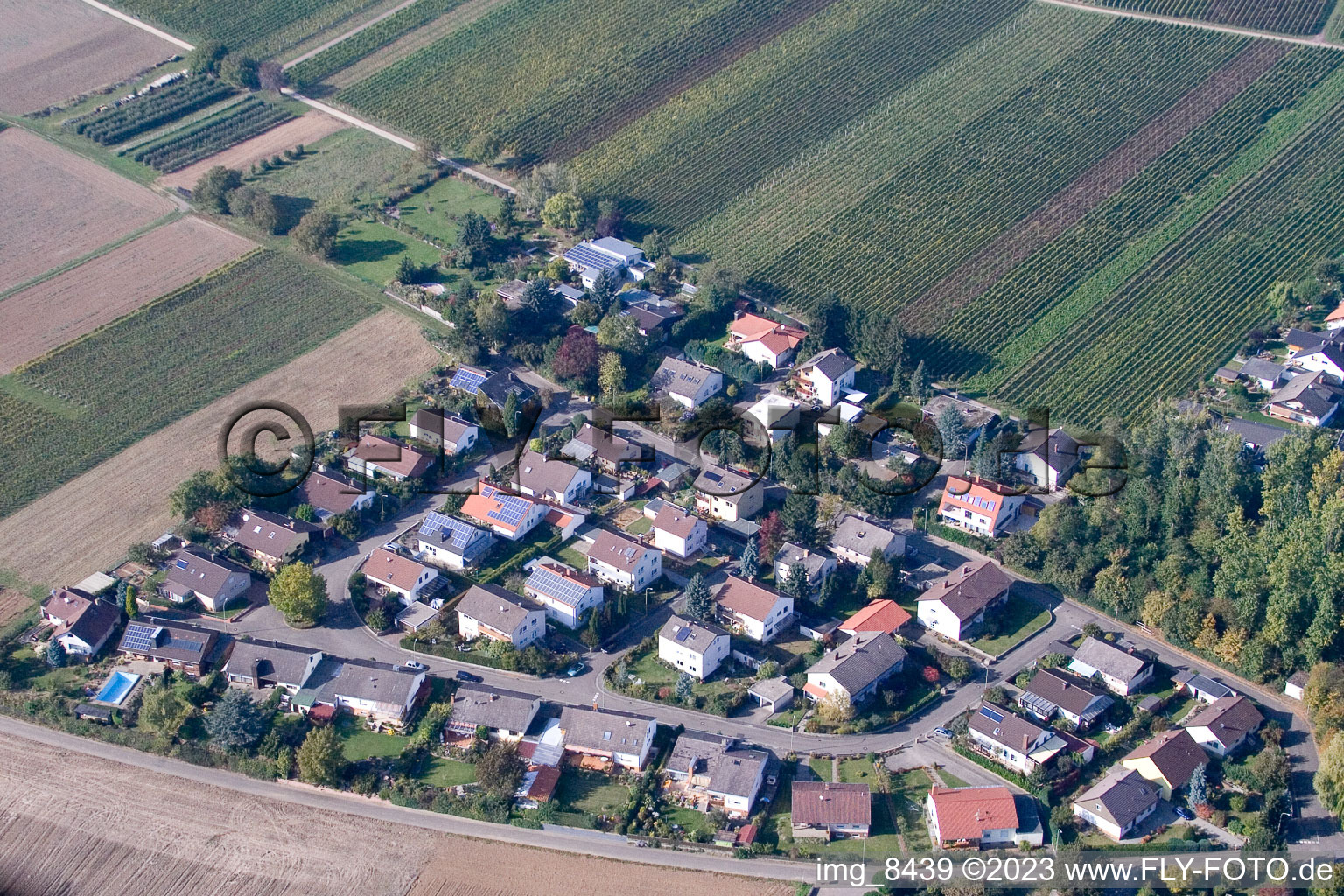 Drohnenaufname von Ortsteil Mörzheim in Landau in der Pfalz im Bundesland Rheinland-Pfalz, Deutschland