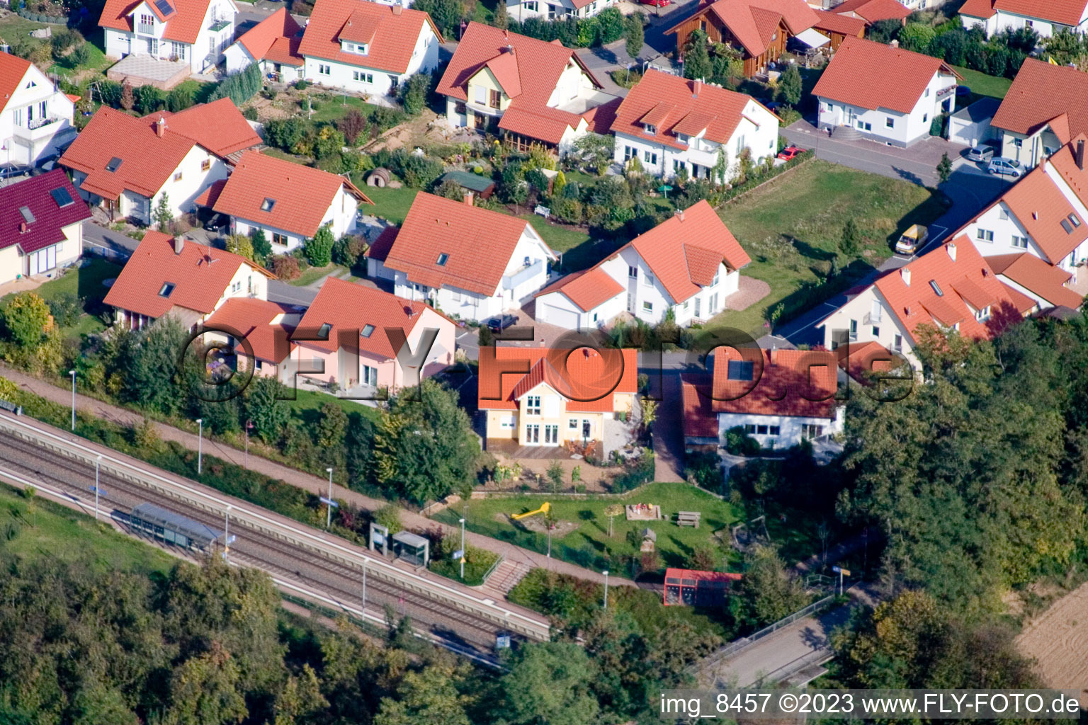 Luftbild von Steinweiler, An der Bahn im Bundesland Rheinland-Pfalz, Deutschland