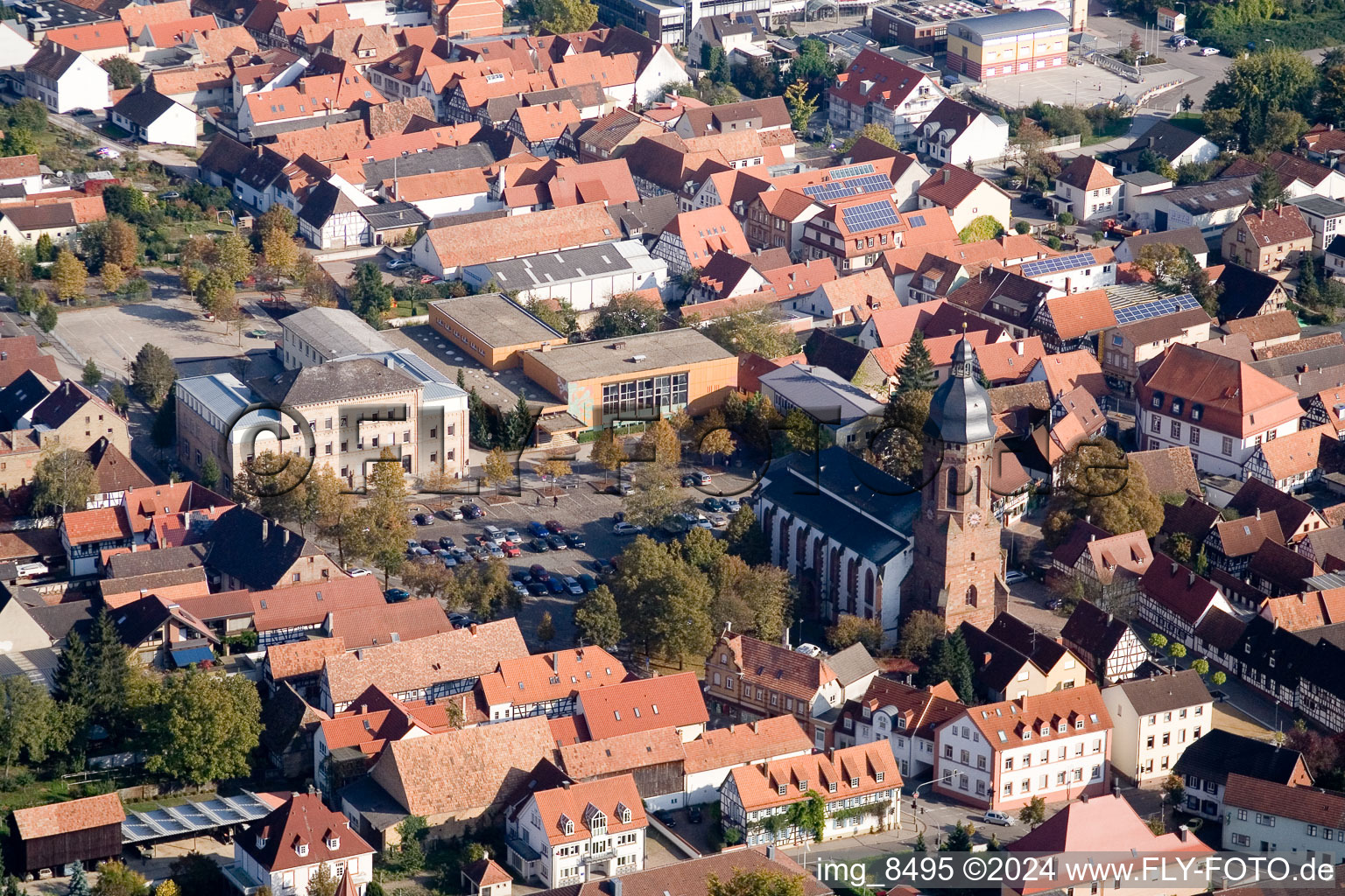Kandel, Marktplatz, Festhalle, Georg Riedinger Grundschule, St. Georgskirche im Bundesland Rheinland-Pfalz, Deutschland