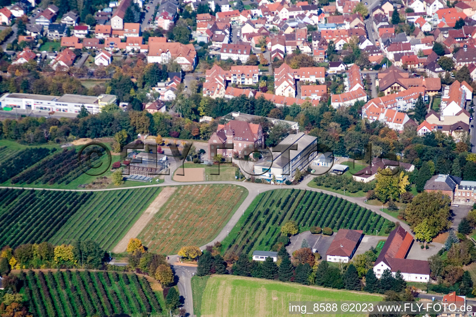 Luftbild von Grötzingen, Augustenburg in Karlsruhe im Bundesland Baden-Württemberg, Deutschland