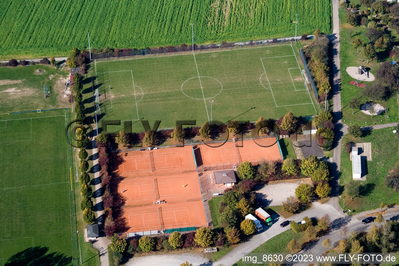 Ortsteil Hohenwettersbach in Karlsruhe im Bundesland Baden-Württemberg, Deutschland aus der Drohnenperspektive