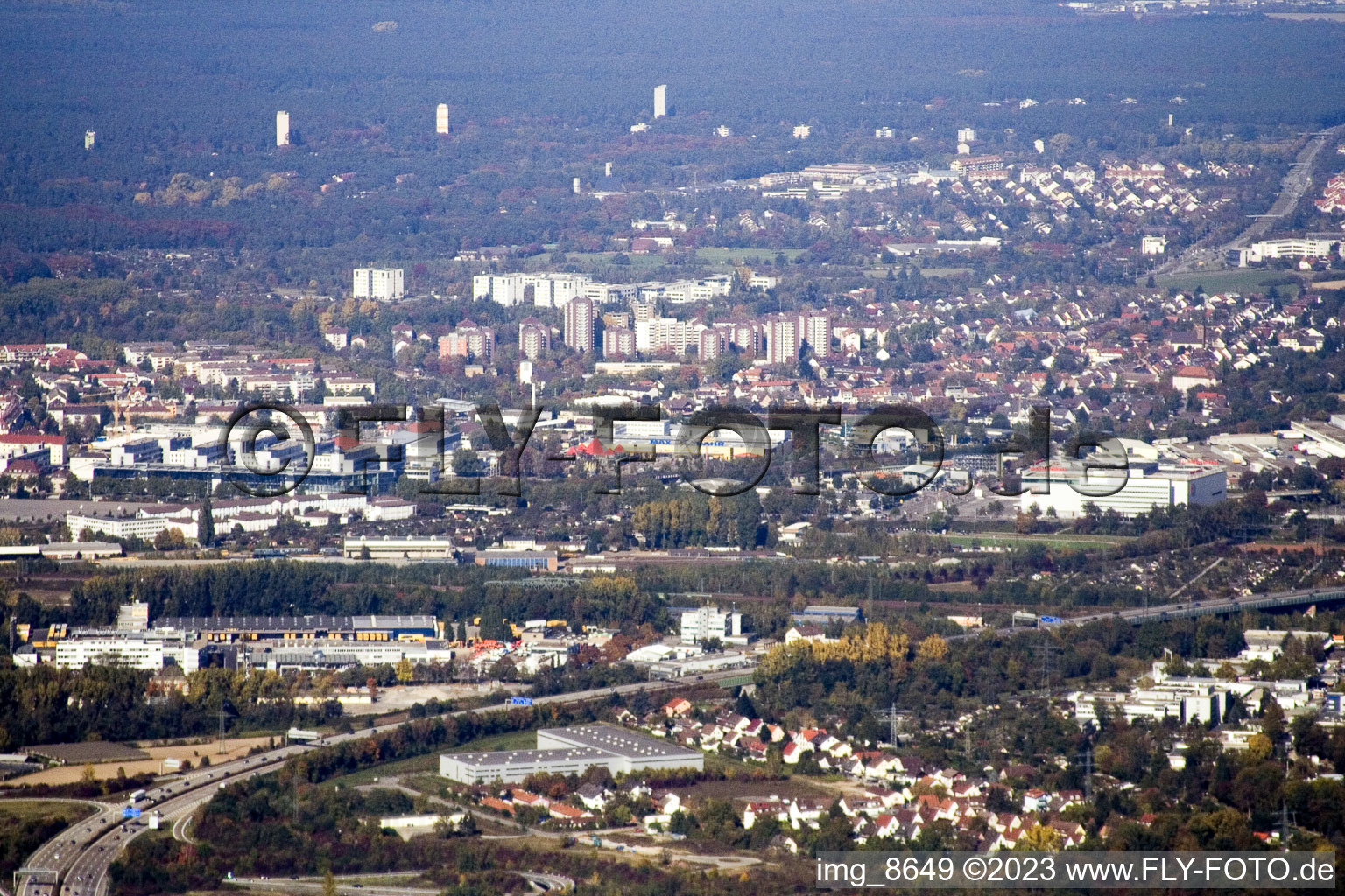 Ortsteil Oststadt in Karlsruhe im Bundesland Baden-Württemberg, Deutschland aus der Drohnenperspektive