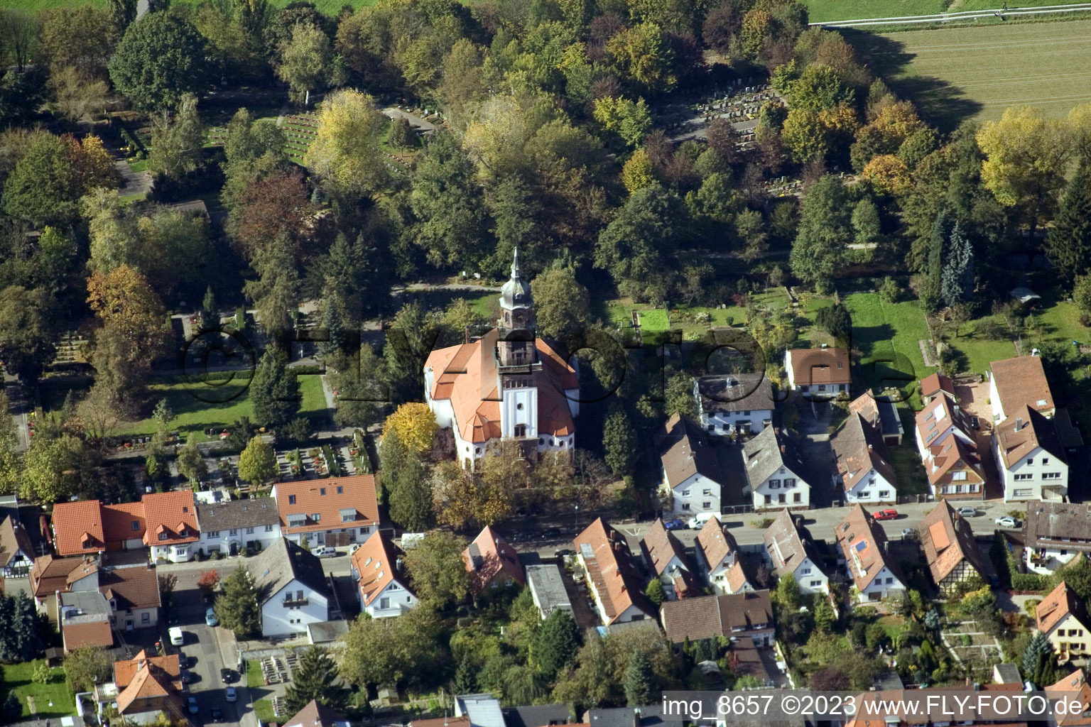 Luftaufnahme von Auferstehungskirche im Ortsteil Rüppurr in Karlsruhe im Bundesland Baden-Württemberg, Deutschland