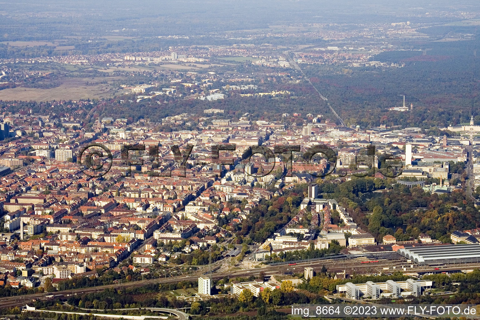 Karlsruhe von Süden im Ortsteil Südweststadt im Bundesland Baden-Württemberg, Deutschland