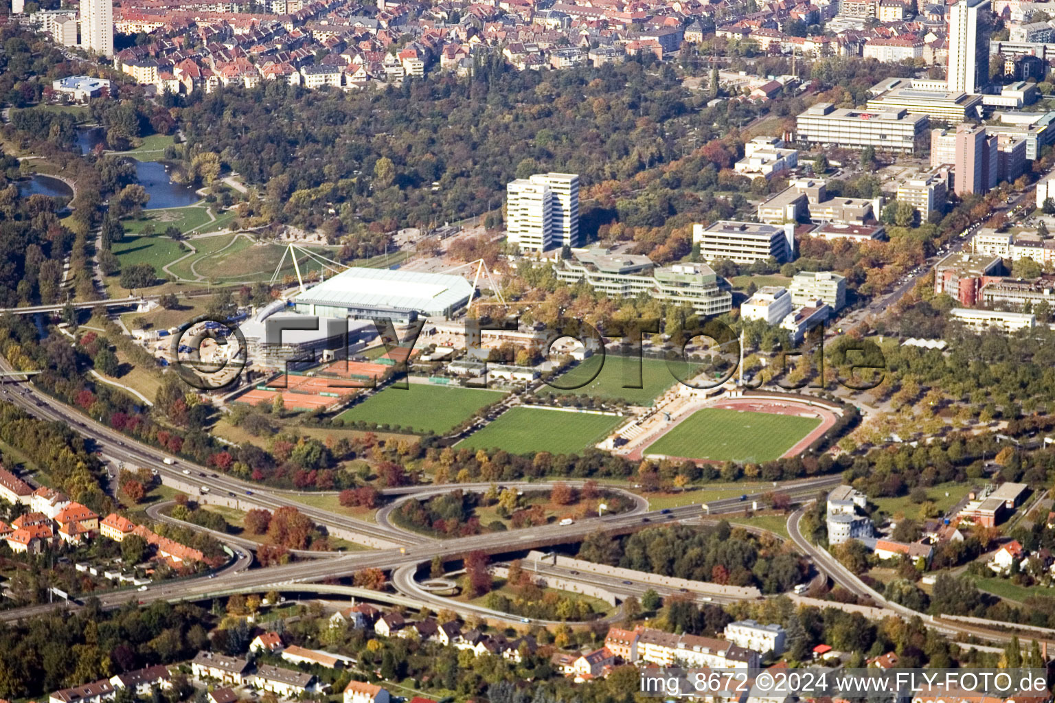 Luftbild von Europahalle im Ortsteil Südweststadt in Karlsruhe im Bundesland Baden-Württemberg, Deutschland