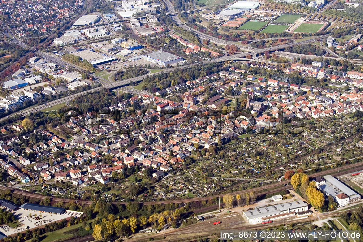 Ortsteil Beiertheim-Bulach in Karlsruhe im Bundesland Baden-Württemberg, Deutschland aus der Luft betrachtet