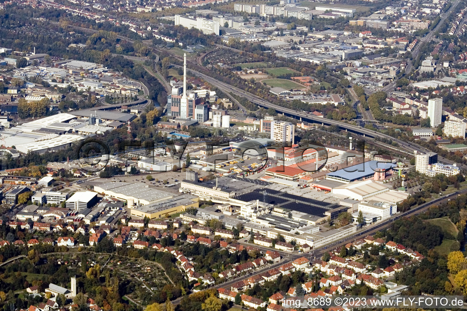 Karlsruhe Daxlanden und Hafen von Südosten im Ortsteil Grünwinkel im Bundesland Baden-Württemberg, Deutschland