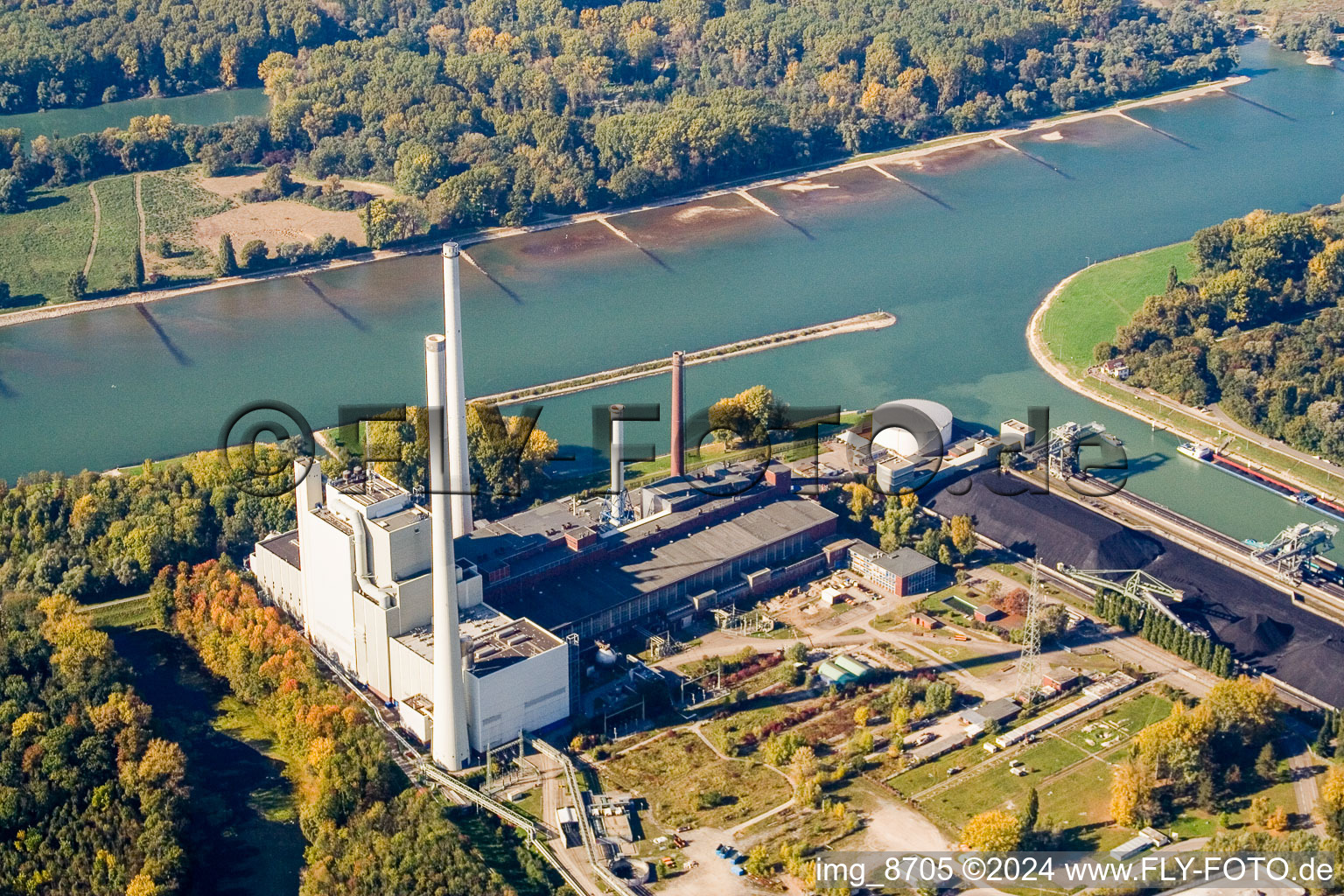 Luftaufnahme von Kraftwerksanlagen des Kohlekraftwerkes der EnBW Energie Baden-Württemberg AG, Rheinhafen-Dampfkraftwerk Karlsruhe im Ortsteil Daxlanden in Karlsruhe, Deutschland