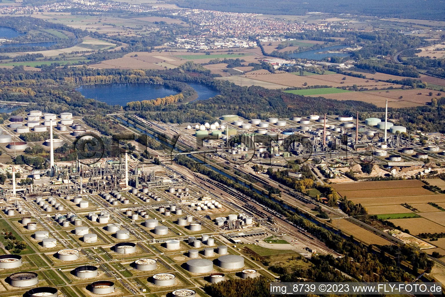 Luftbild von Karlsruhe Shell/ExxonMobil/Ruhr Oel/Conoco Karlsruhe Raffinerie im Ortsteil Knielingen im Bundesland Baden-Württemberg, Deutschland