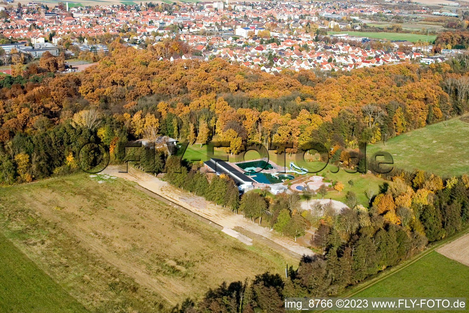 Kandel, Waldschwimmbad im Bundesland Rheinland-Pfalz, Deutschland vom Flugzeug aus
