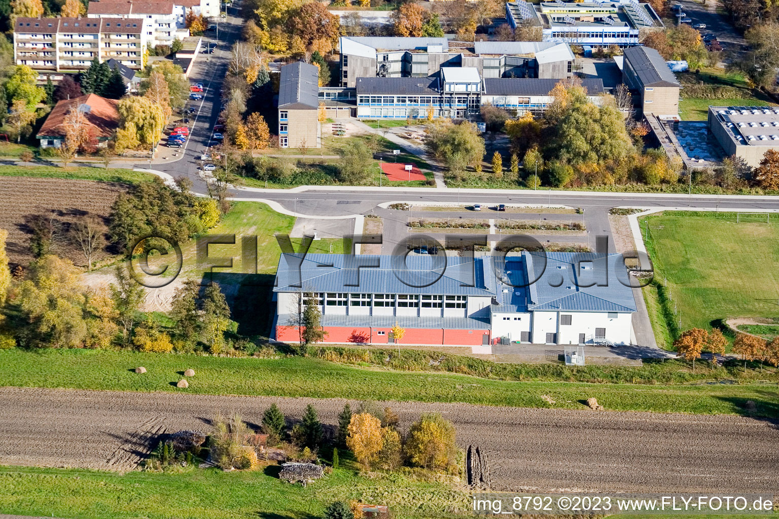 Kandel, Bienwaldhalle im Bundesland Rheinland-Pfalz, Deutschland von oben gesehen