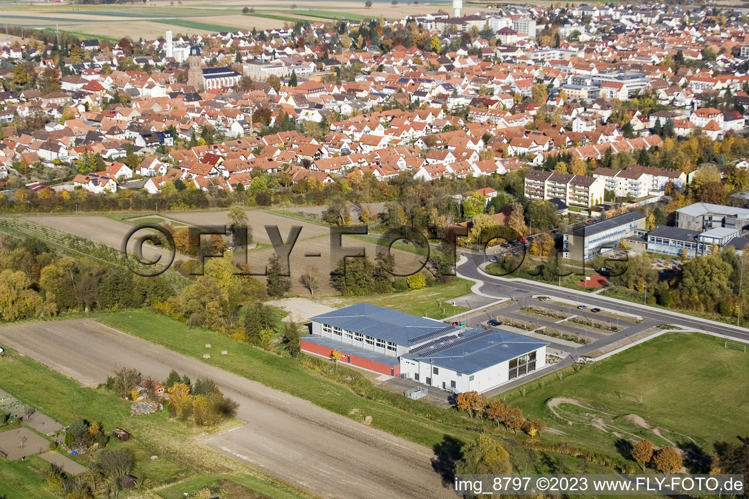 Drohnenbild von Kandel, Bienwaldhalle im Bundesland Rheinland-Pfalz, Deutschland