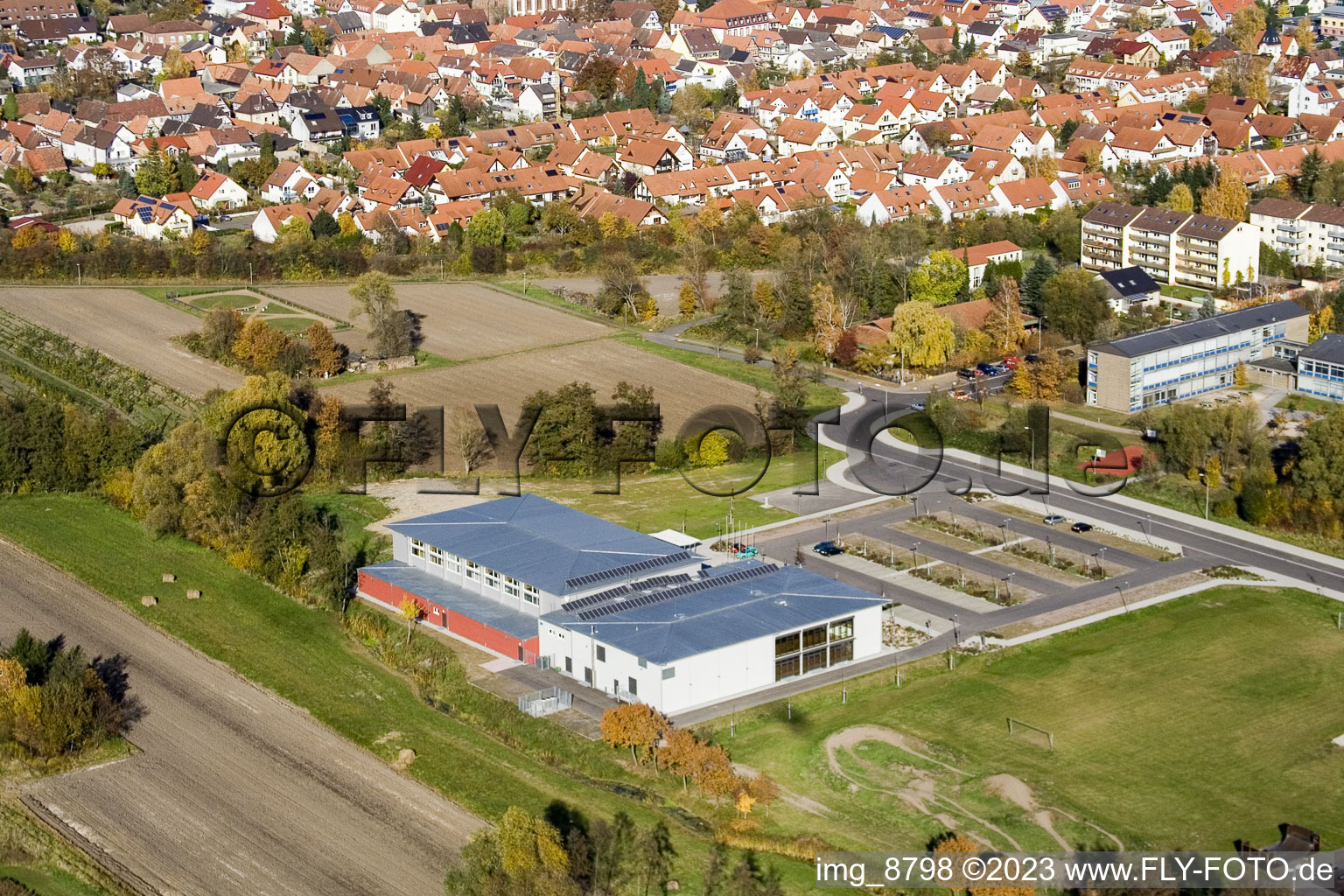Kandel, Bienwaldhalle im Bundesland Rheinland-Pfalz, Deutschland aus der Drohnenperspektive