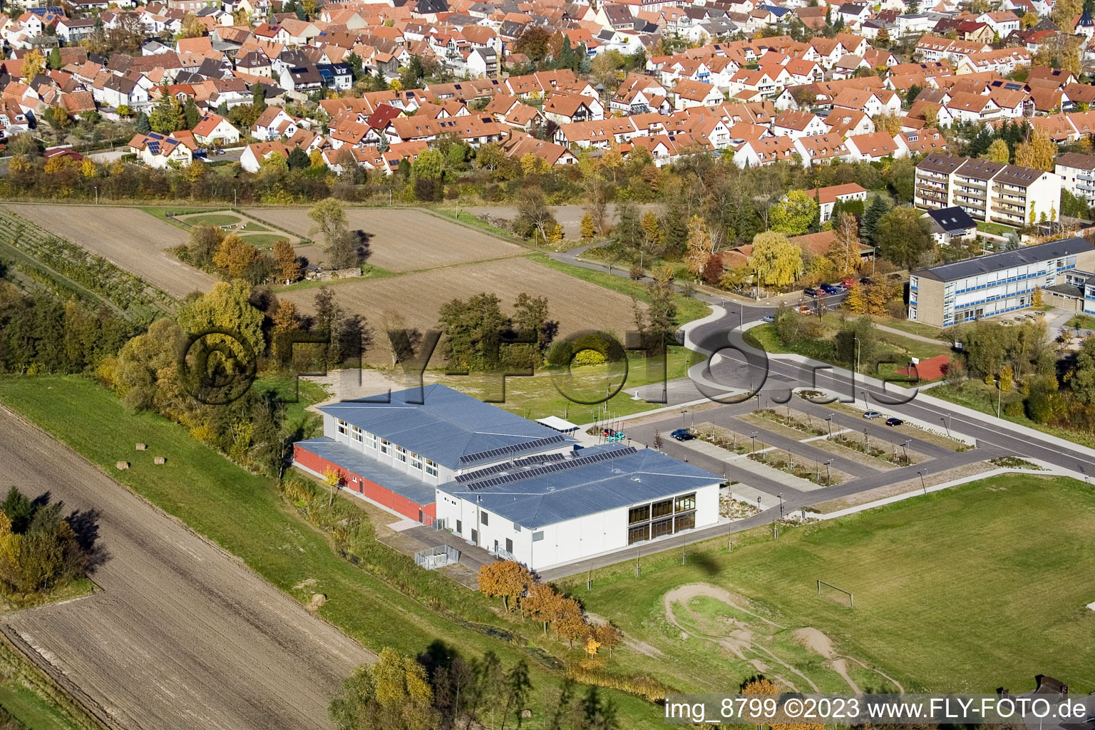 Kandel, Bienwaldhalle im Bundesland Rheinland-Pfalz, Deutschland von einer Drohne aus