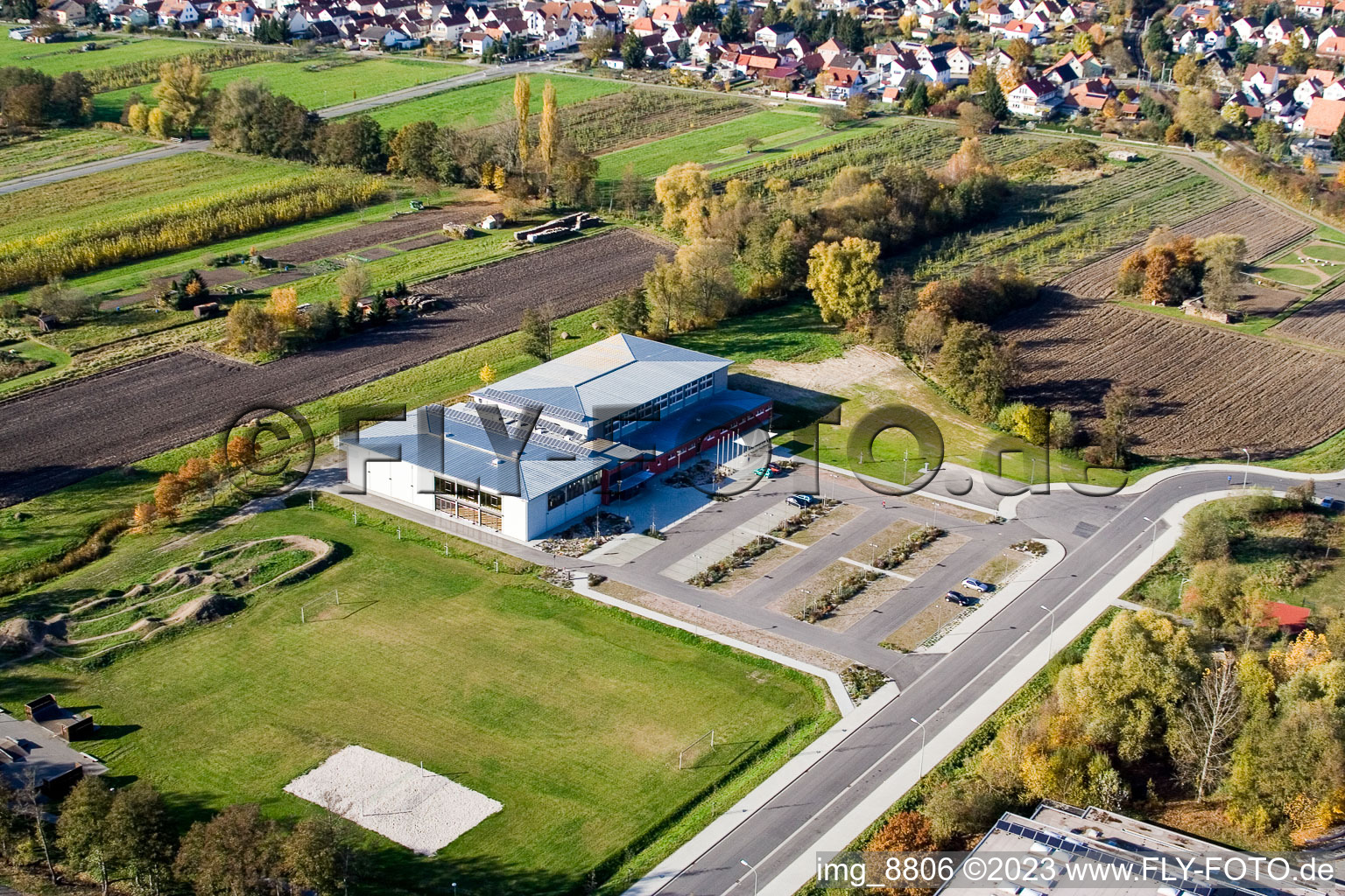 Kandel, Bienwaldhalle im Bundesland Rheinland-Pfalz, Deutschland von oben