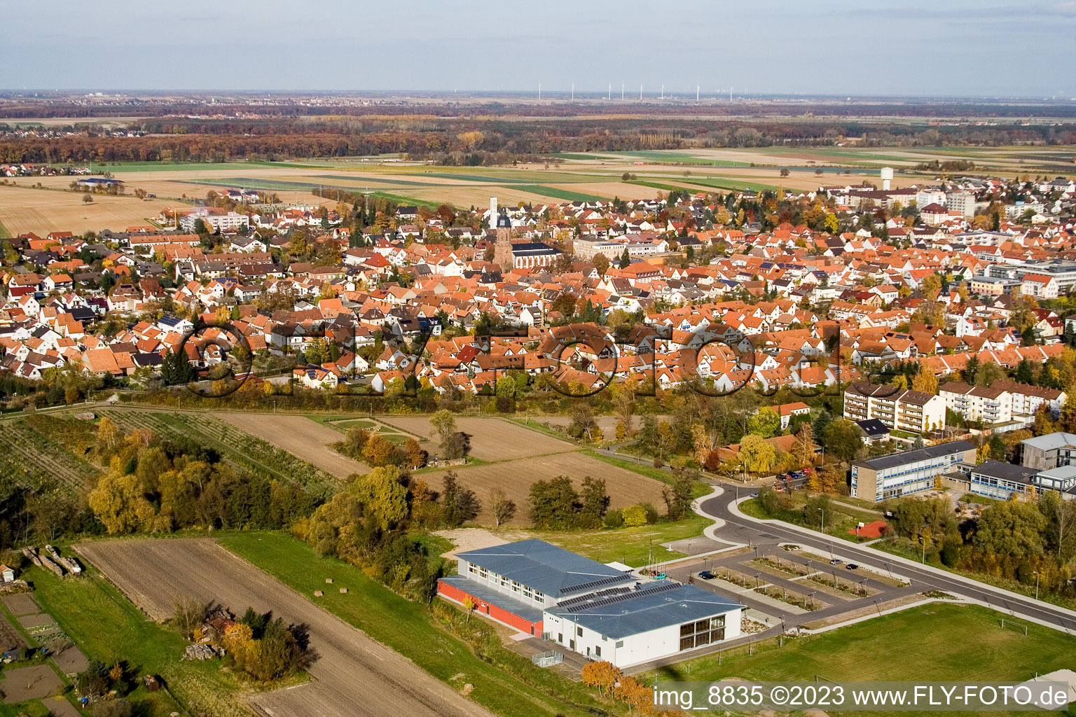 Luftaufnahme von Kandel, Bienwaldhalle im Bundesland Rheinland-Pfalz, Deutschland
