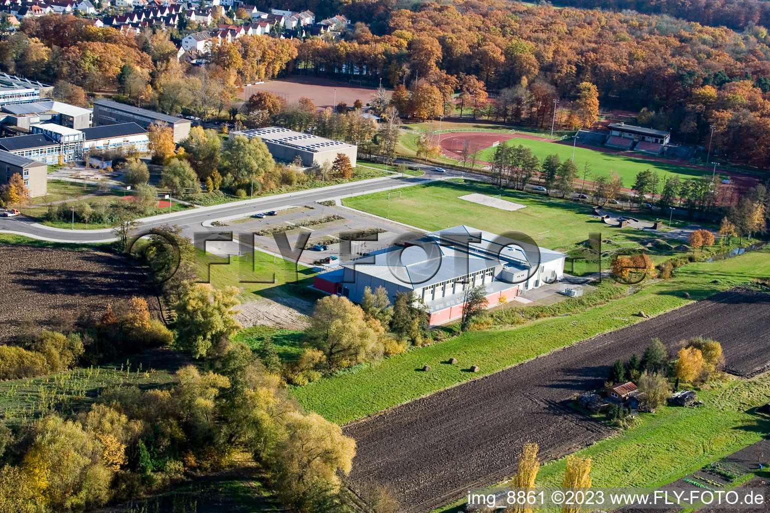 Luftaufnahme von Kandel, Bienwaldhalle im Bundesland Rheinland-Pfalz, Deutschland