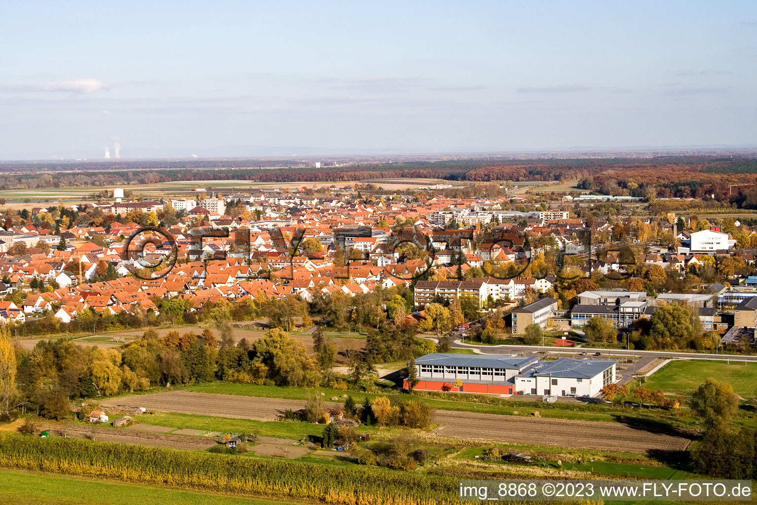 Kandel, Bienwaldhalle im Bundesland Rheinland-Pfalz, Deutschland aus der Luft betrachtet