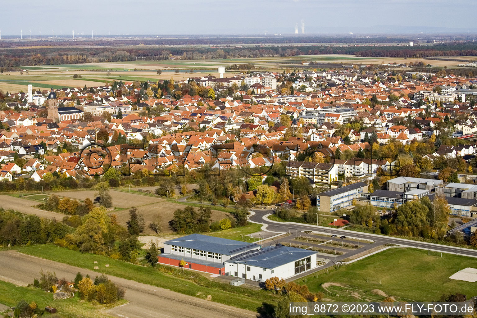 Kandel, Bienwaldhalle im Bundesland Rheinland-Pfalz, Deutschland von einer Drohne aus