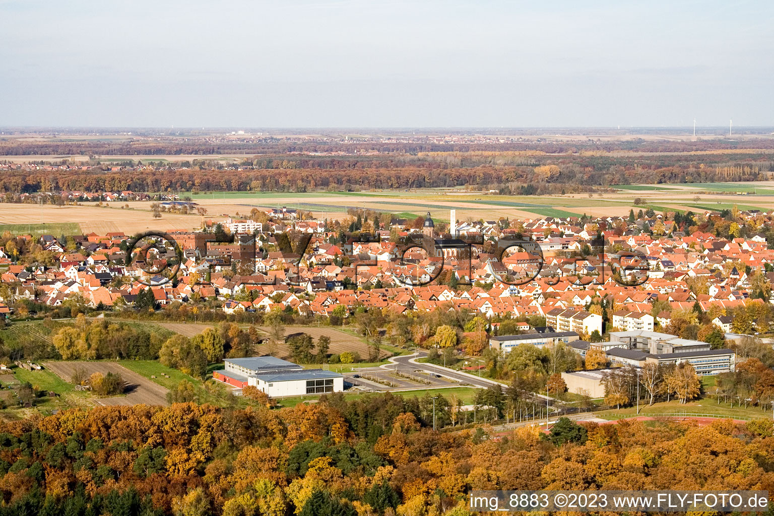 Kandel, Bienwaldhalle im Bundesland Rheinland-Pfalz, Deutschland von oben gesehen