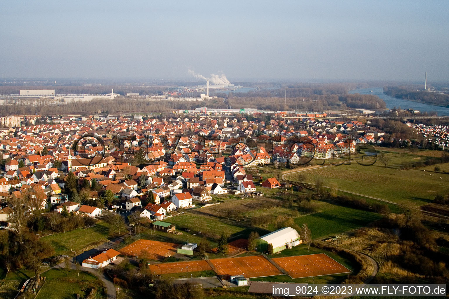 Luftbild von Ortsteil Maximiliansau in Wörth am Rhein im Bundesland Rheinland-Pfalz, Deutschland