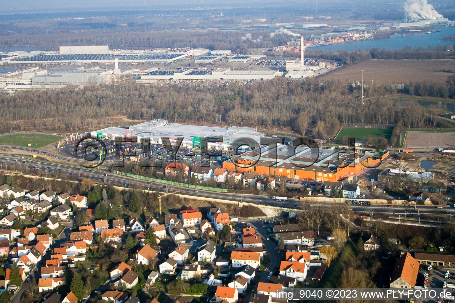 Drohnenbild von Maximiliansau, Maximiliancenter in Wörth am Rhein im Bundesland Rheinland-Pfalz, Deutschland