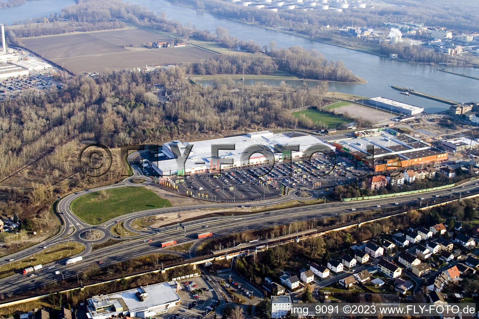 Maximiliansau, Maximiliancenter in Wörth am Rhein im Bundesland Rheinland-Pfalz, Deutschland von einer Drohne aus
