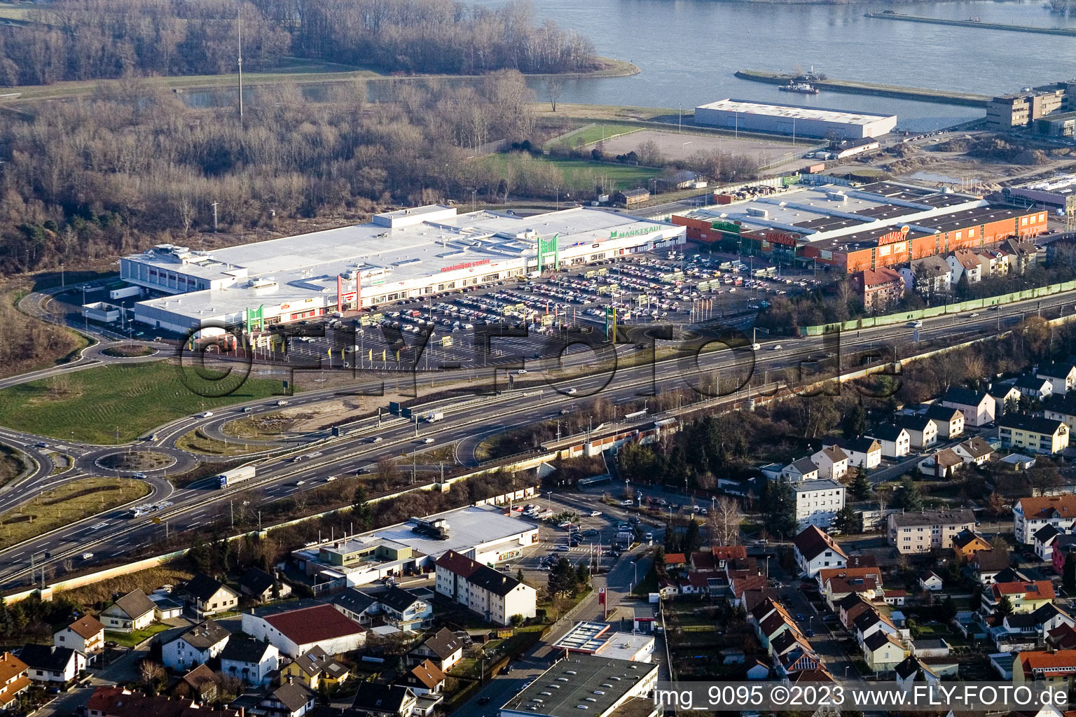 Luftbild von Maximiliansau, Maximiliancenter in Wörth am Rhein im Bundesland Rheinland-Pfalz, Deutschland