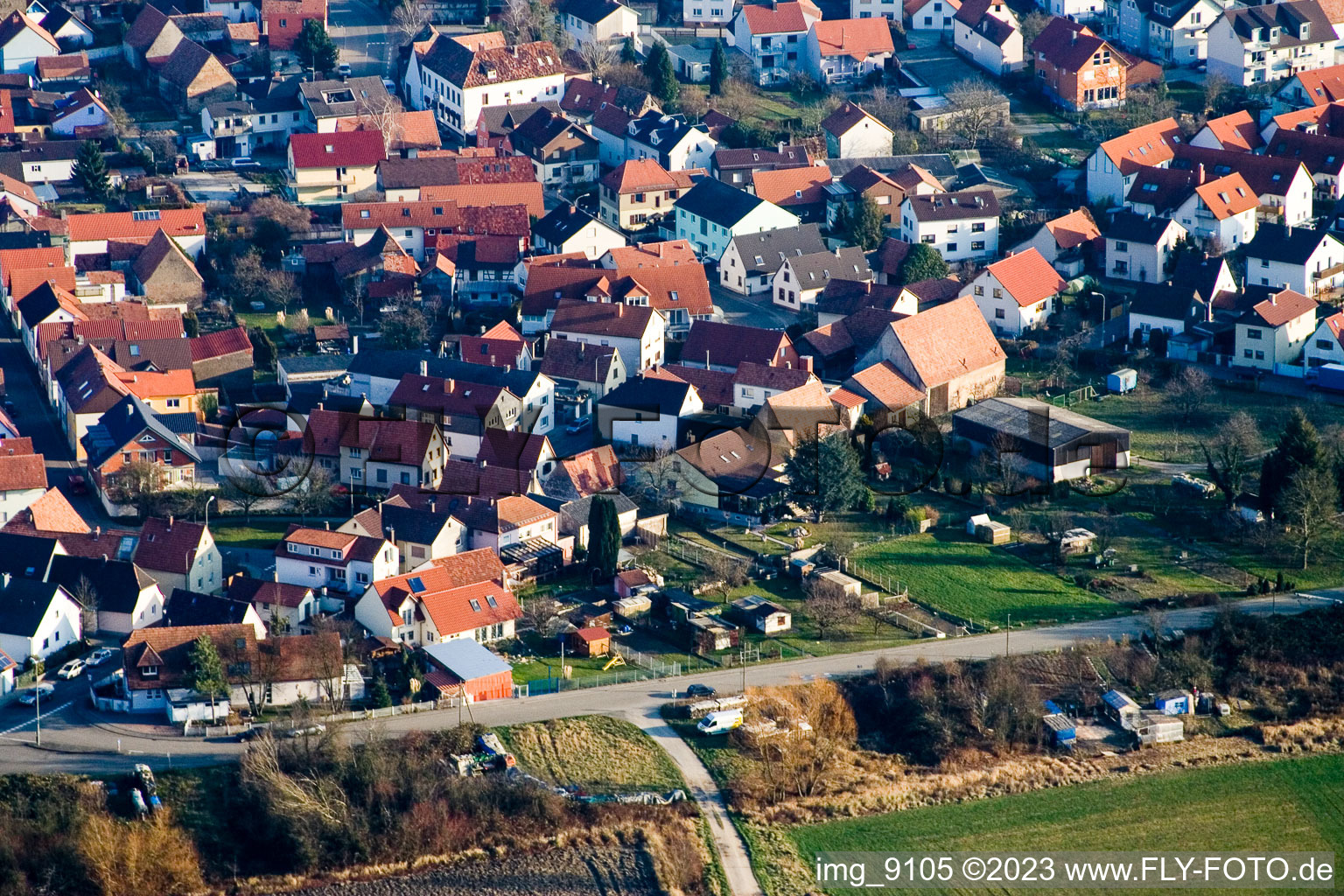 Schrägluftbild von Ortsteil Maximiliansau in Wörth am Rhein im Bundesland Rheinland-Pfalz, Deutschland
