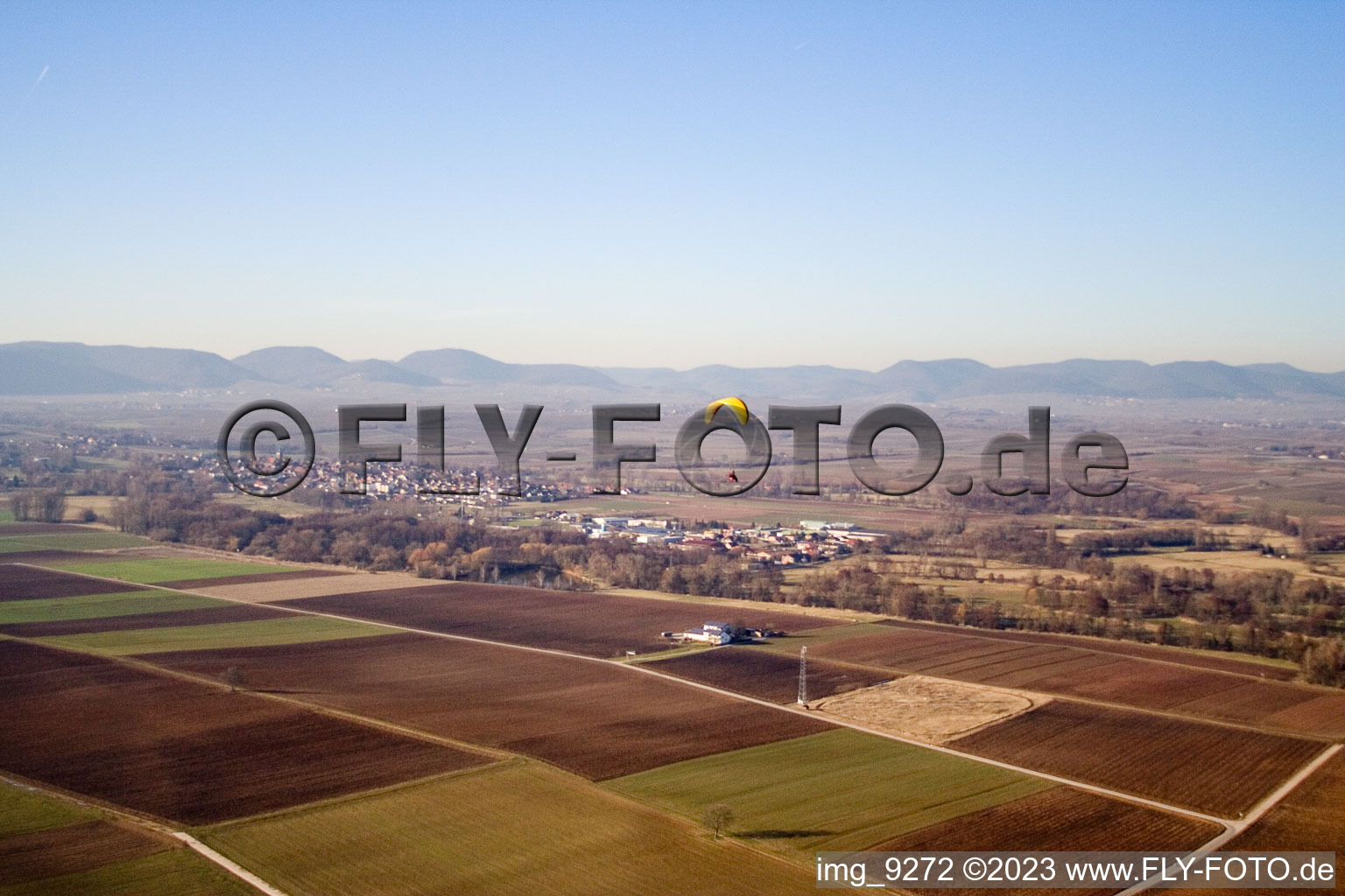 Billigheim-Ingenheim im Bundesland Rheinland-Pfalz, Deutschland von der Drohne aus gesehen