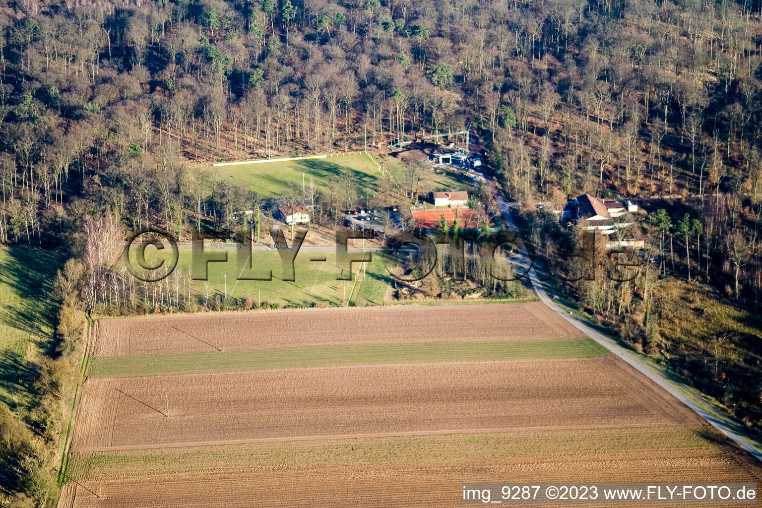 Schrägluftbild von Steinweiler, Sportplätze im Bundesland Rheinland-Pfalz, Deutschland
