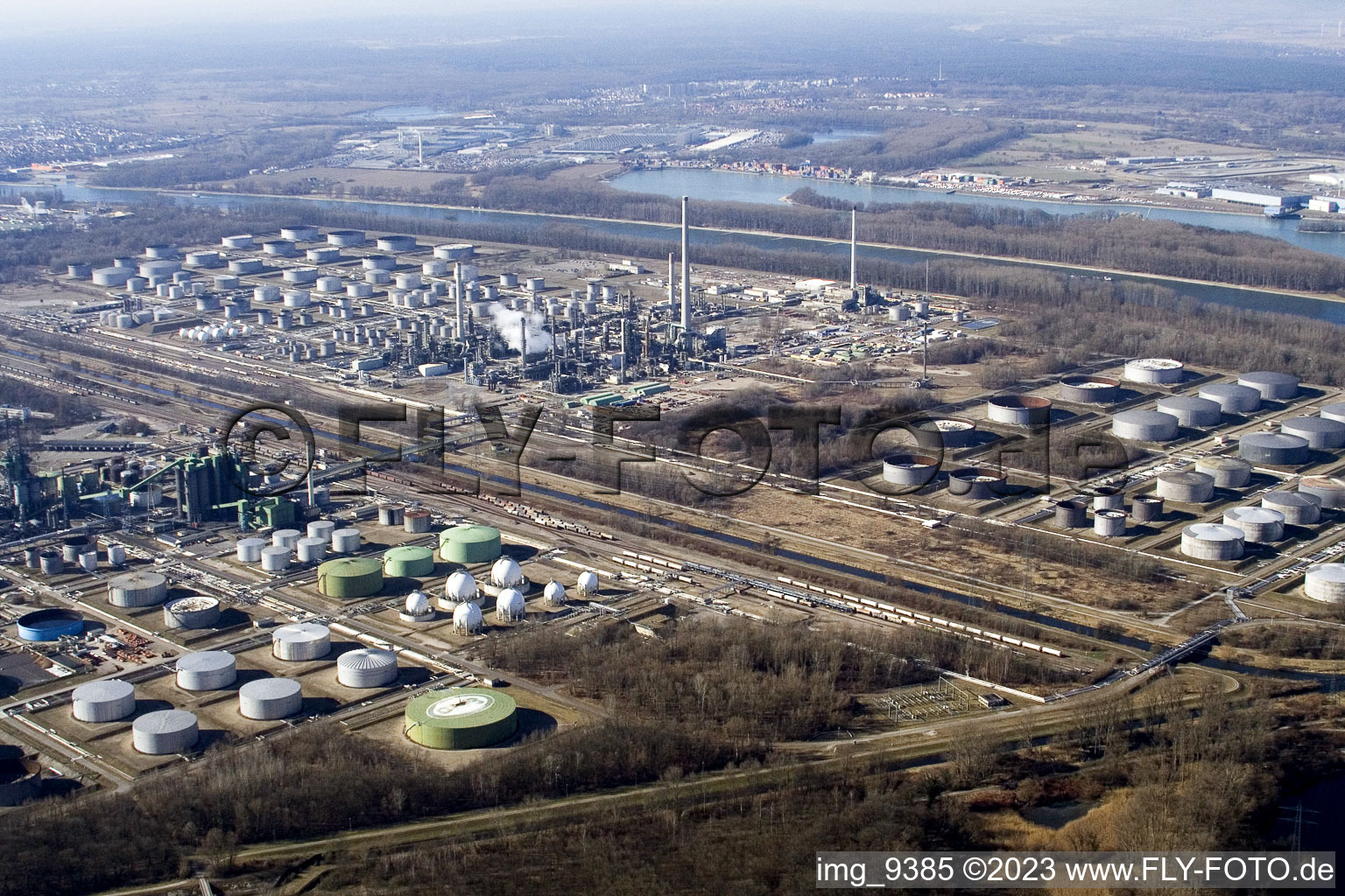 Raffinerien N von Knielingen in Karlsruhe im Bundesland Baden-Württemberg, Deutschland von oben gesehen