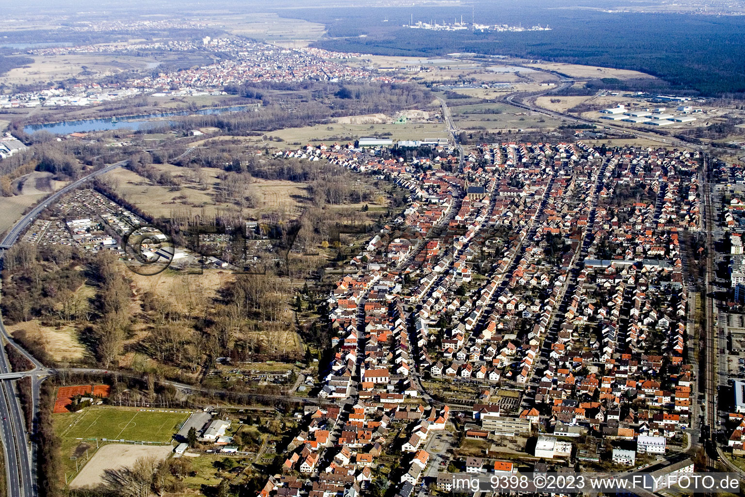 Neureut von Süden in Karlsruhe im Bundesland Baden-Württemberg, Deutschland aus der Luft