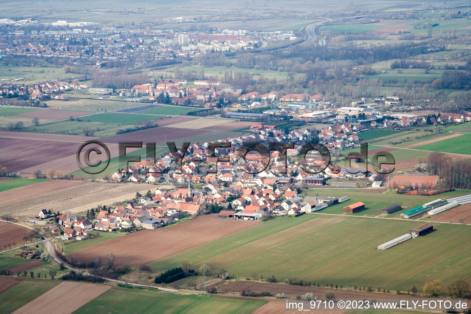Luftbild von Mörlheim von Süden in Offenbach an der Queich im Bundesland Rheinland-Pfalz, Deutschland