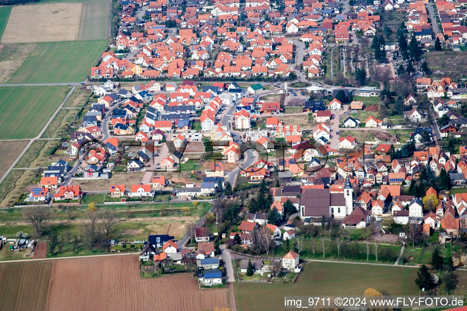 Schrägluftbild von Von Südwesten in Offenbach an der Queich im Bundesland Rheinland-Pfalz, Deutschland