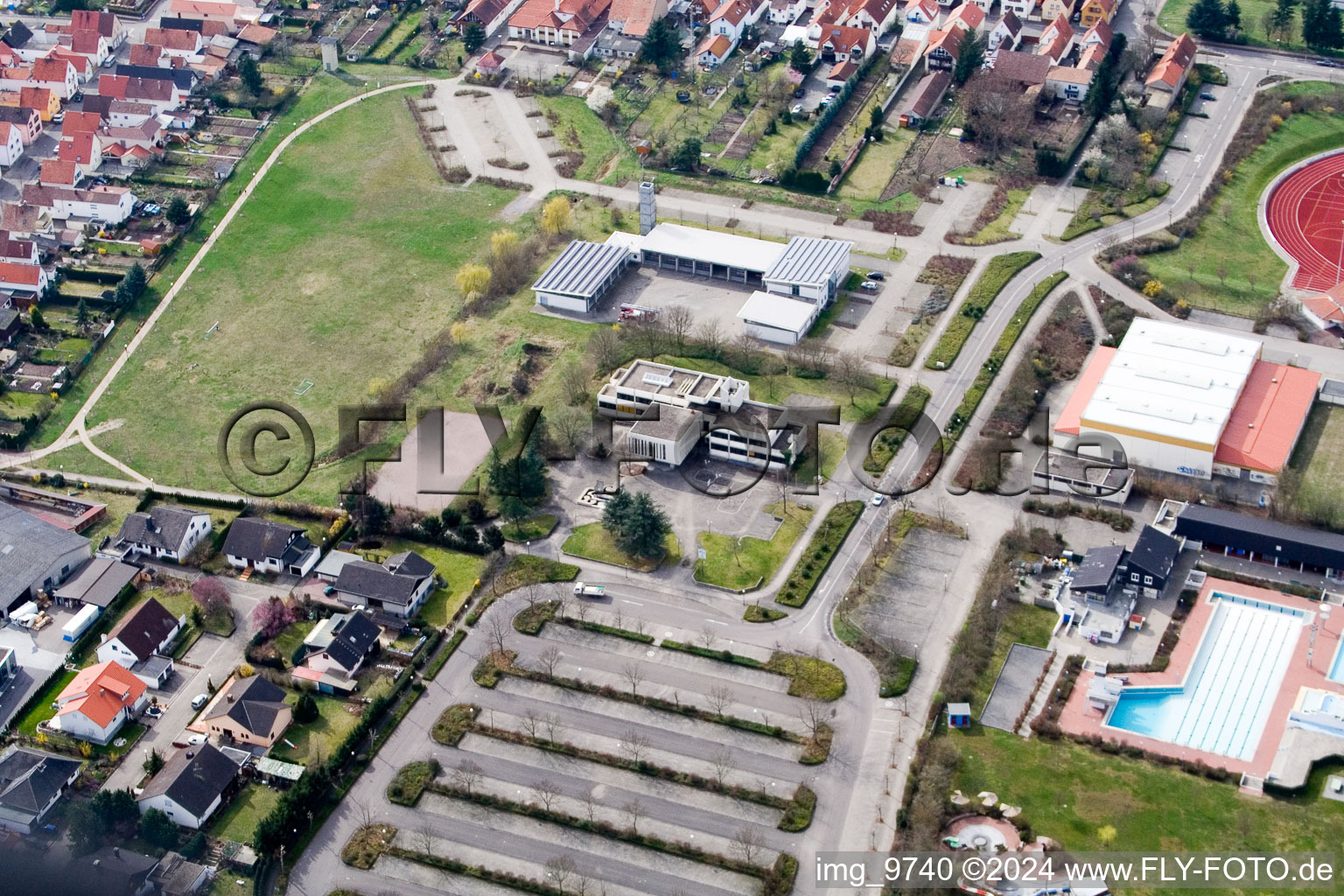 Offenbach an der Queich, Verbandsgemeinde Rathaus im Bundesland Rheinland-Pfalz, Deutschland von oben