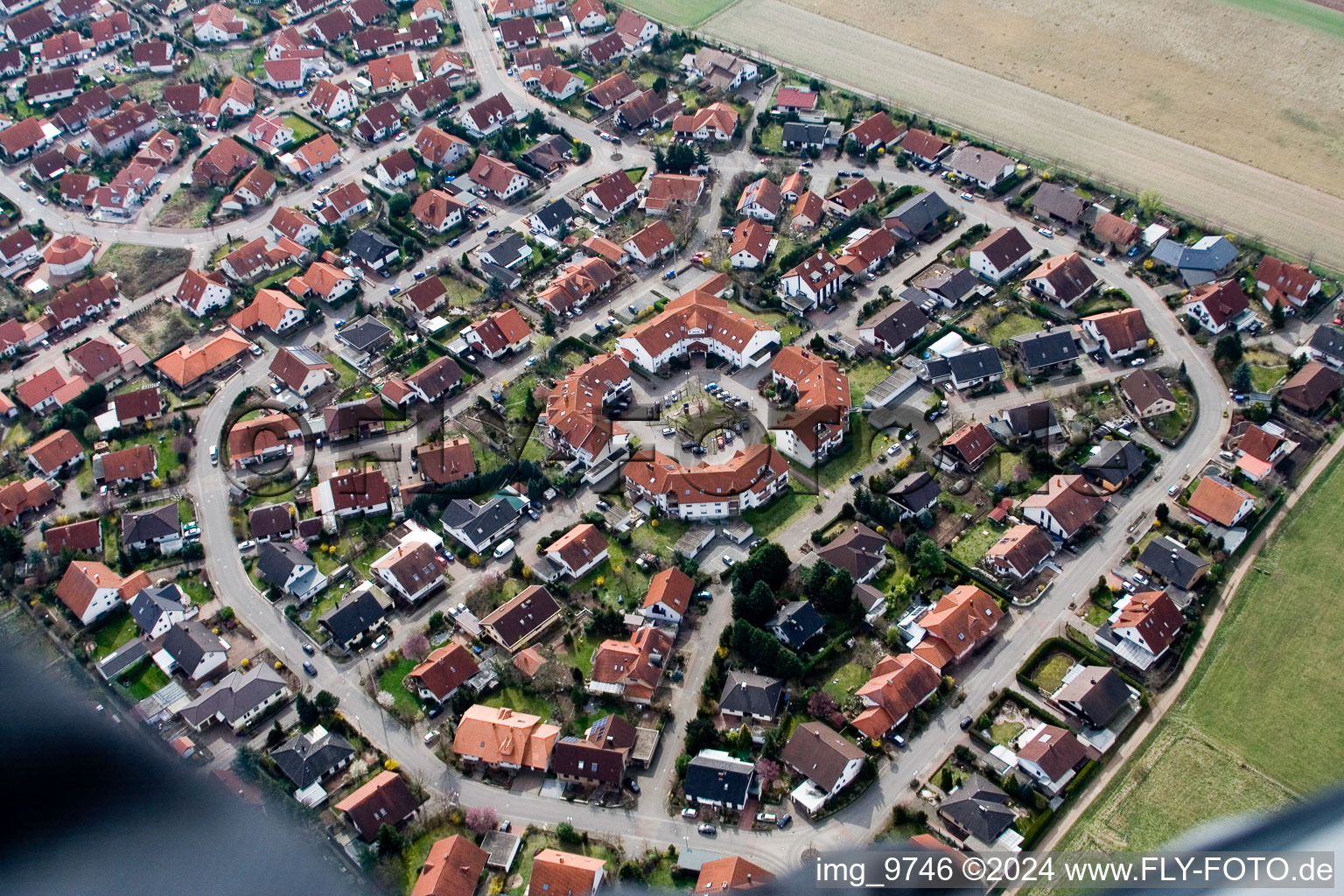 Luftbild von Offenbach an der Queich, Queichtalring im Bundesland Rheinland-Pfalz, Deutschland