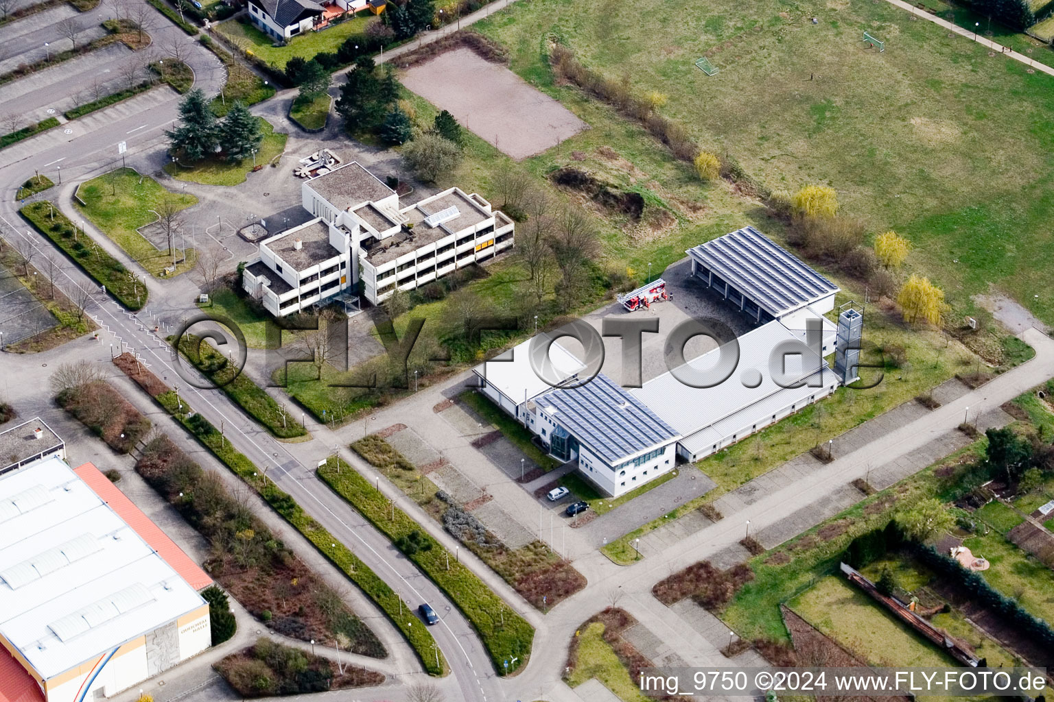 Offenbach an der Queich, Verbandsgemeinde Rathaus im Bundesland Rheinland-Pfalz, Deutschland von oben gesehen