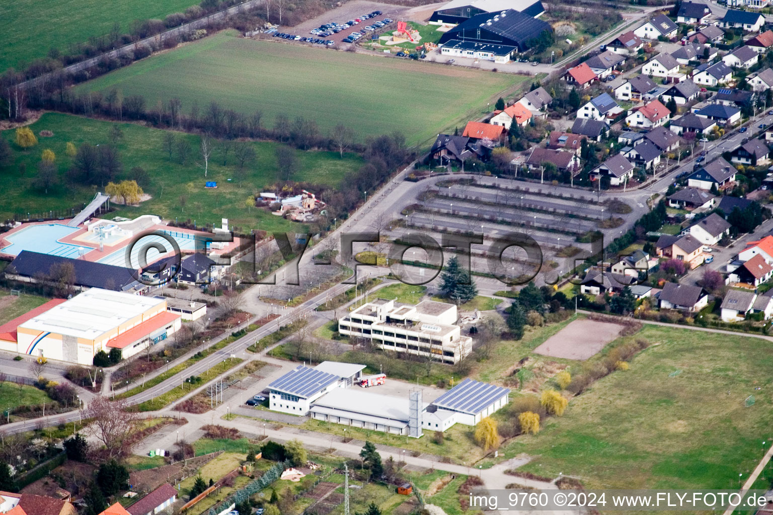 Offenbach an der Queich im Bundesland Rheinland-Pfalz, Deutschland von einer Drohne aus