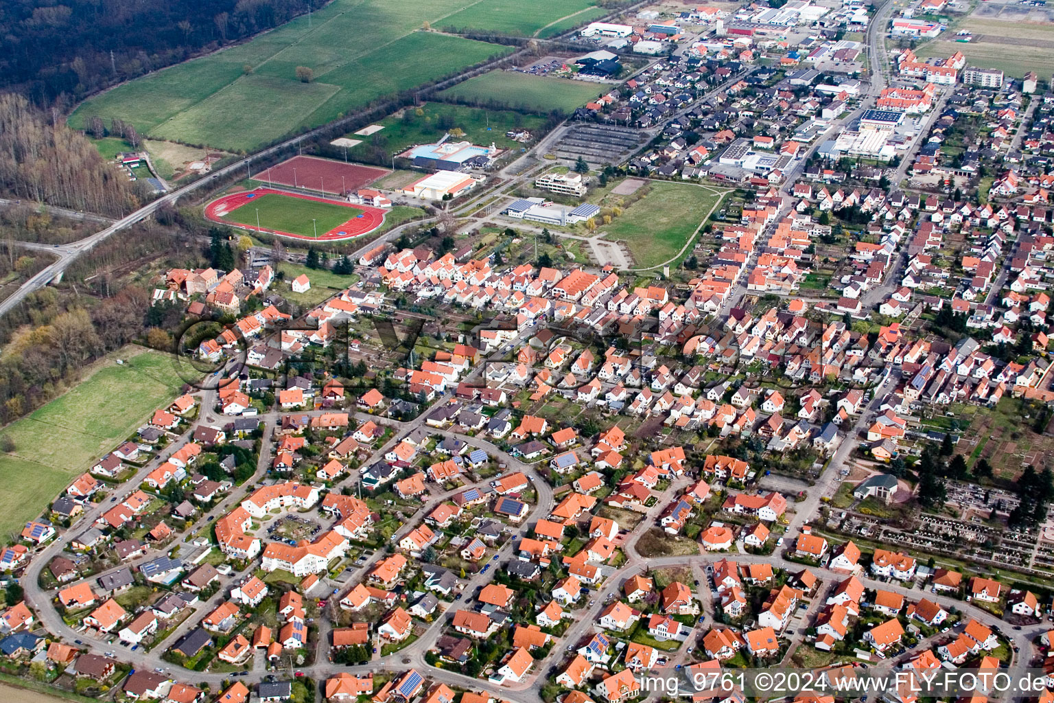 Schrägluftbild von Offenbach an der Queich, Queichtalring im Bundesland Rheinland-Pfalz, Deutschland