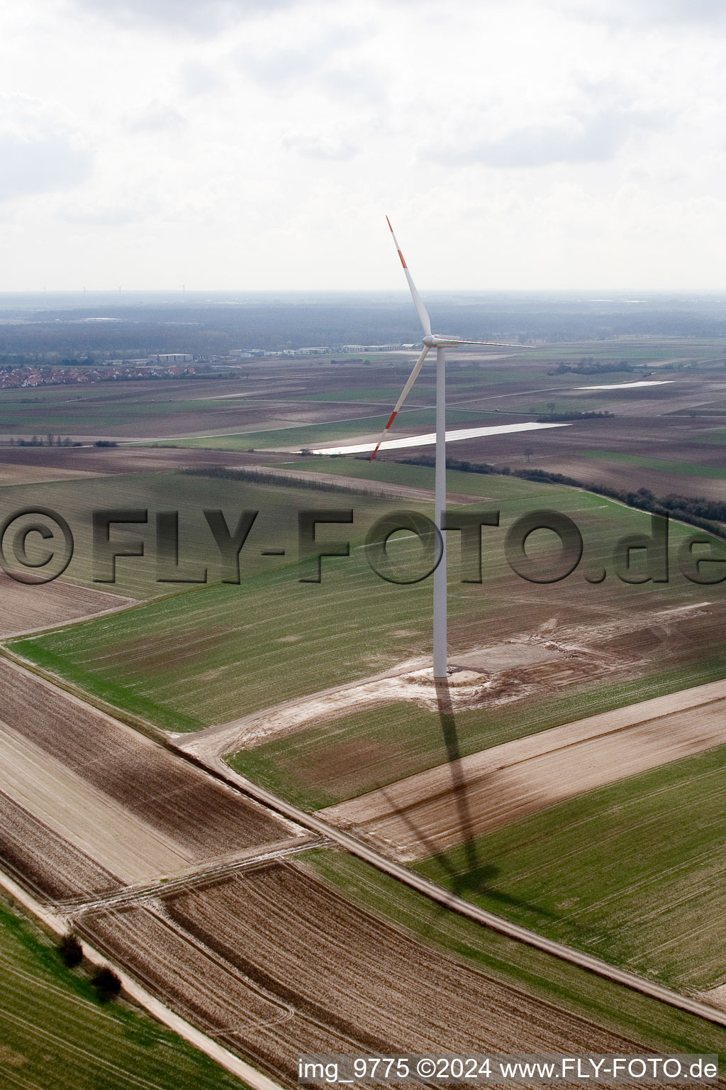 Windkraftanlagen in Offenbach an der Queich im Bundesland Rheinland-Pfalz, Deutschland von oben gesehen
