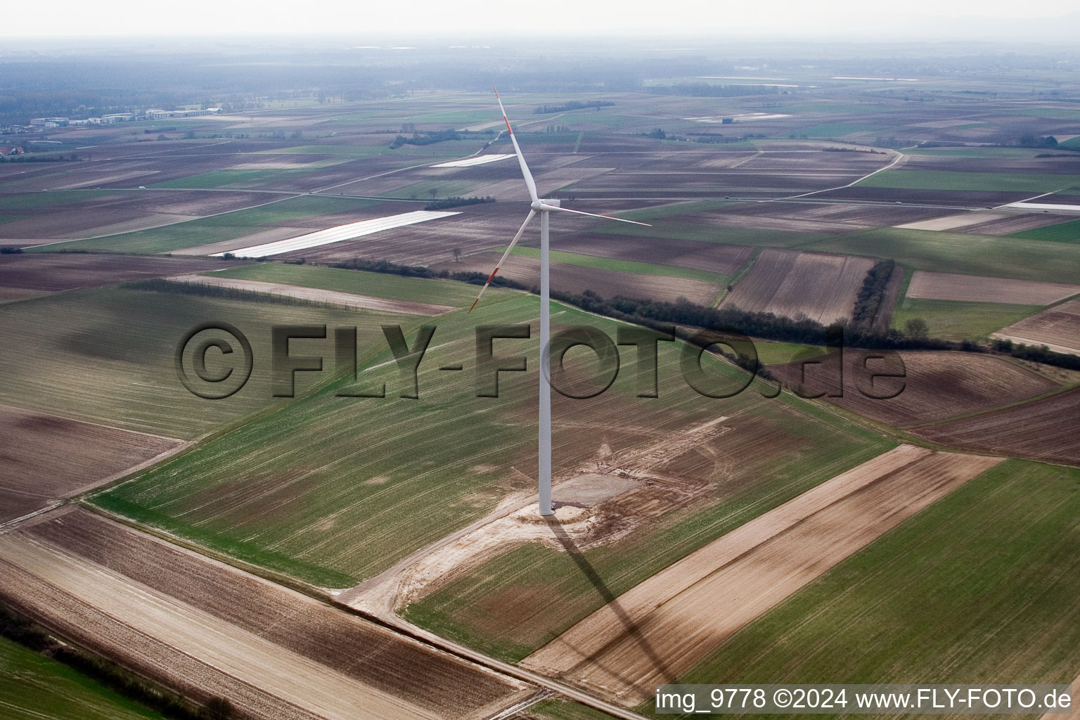 Windkraftanlagen in Offenbach an der Queich im Bundesland Rheinland-Pfalz, Deutschland aus der Vogelperspektive