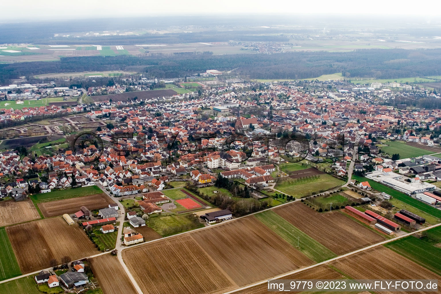 Schrägluftbild von Ortsteil Herxheim in Herxheim bei Landau/Pfalz im Bundesland Rheinland-Pfalz, Deutschland