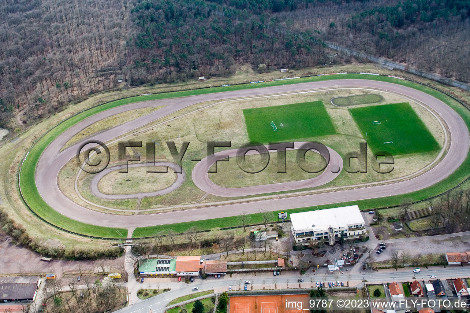 Herxheim, Speedway von Norden in Herxheim bei Landau/Pfalz im Bundesland Rheinland-Pfalz, Deutschland