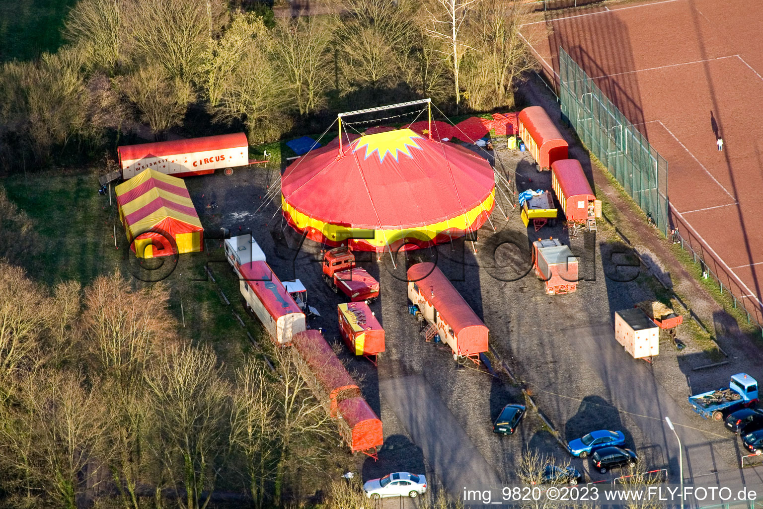 Kandel, Circus Weisheit am Sportplatz im Bundesland Rheinland-Pfalz, Deutschland von oben